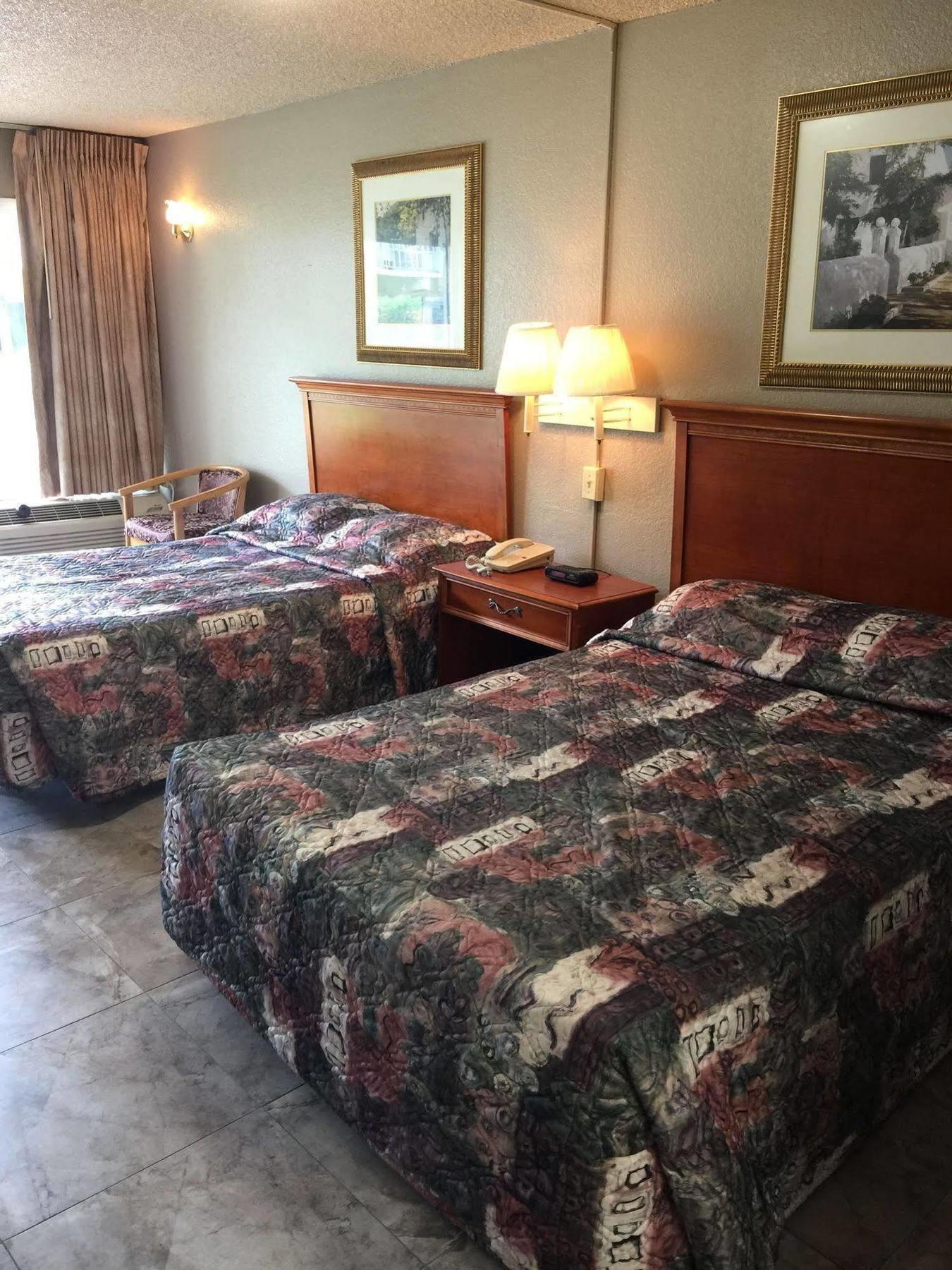Rodeway Inn Sun City Center Esterno foto