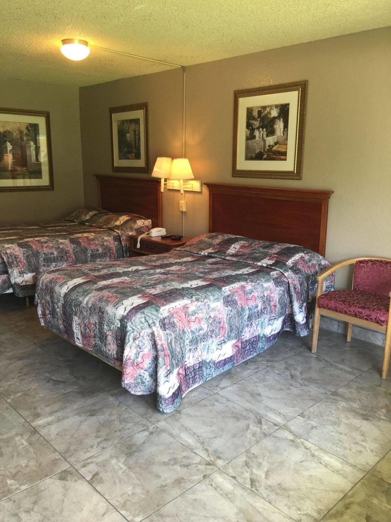 Rodeway Inn Sun City Center Esterno foto